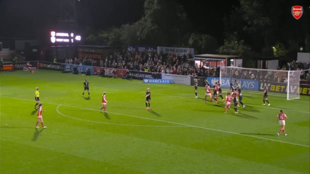 Nobbs helps Arsenal defeat West Ham for 13th straight WSL win